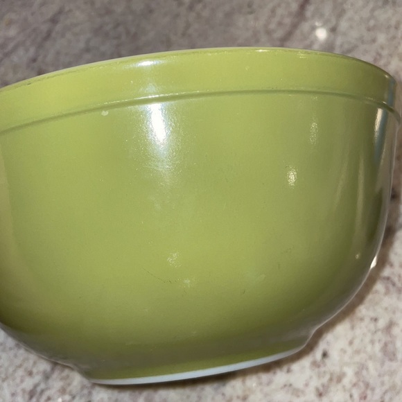 Vintage Pyrex Bowl Avocado Green 2.5quart - Picture 14 of 14